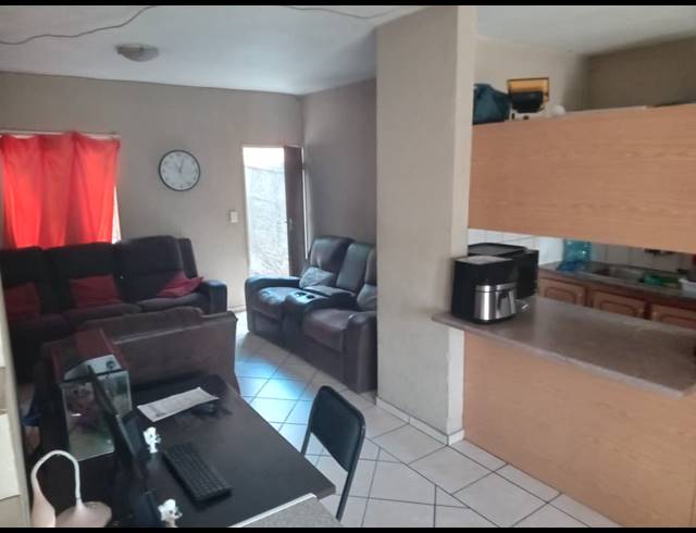 3 BEDROOM APARTMENT FOR SALE IN RUSTENBURG CENTRAL